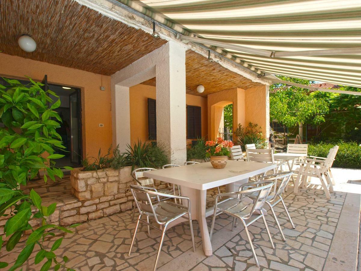 House Puntizela 747 Villa Pula Exterior photo